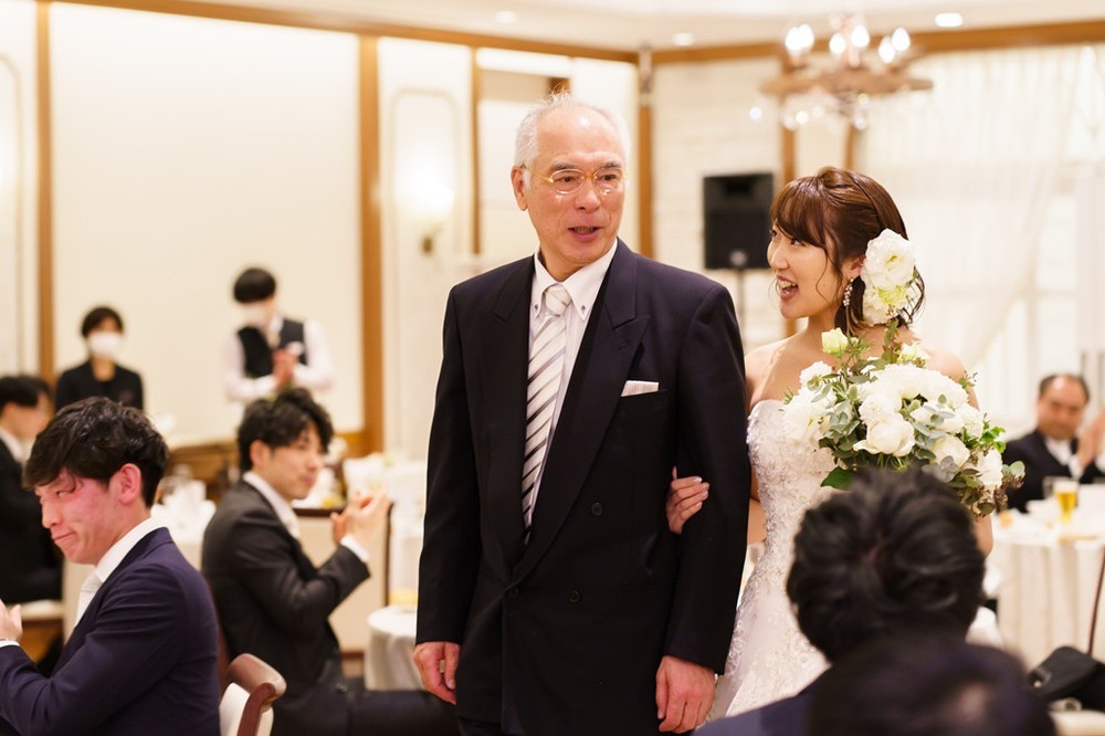 ゲストからのサプライズに涙!?笑顔と絆のウエディング♡