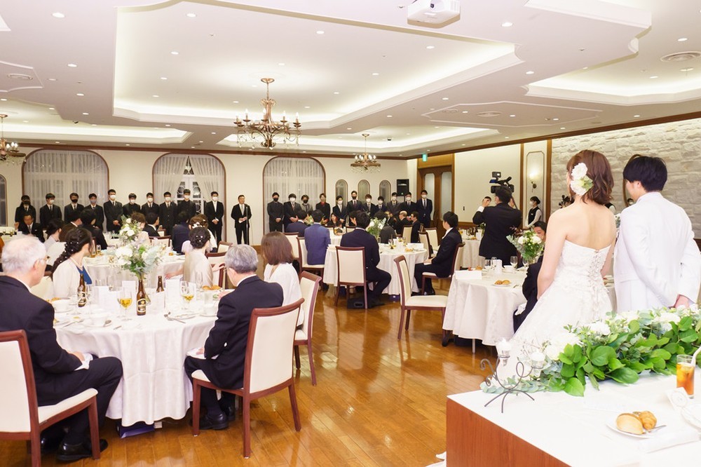 ゲストからのサプライズに涙!?笑顔と絆のウエディング♡