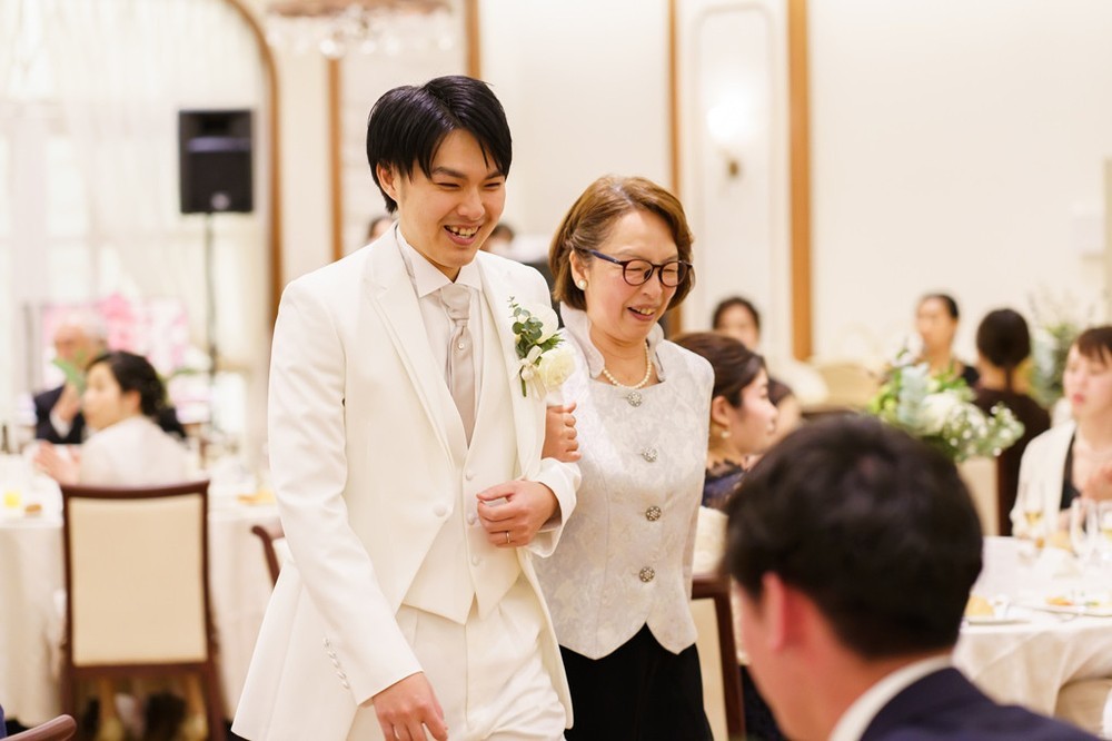 ゲストからのサプライズに涙!?笑顔と絆のウエディング♡