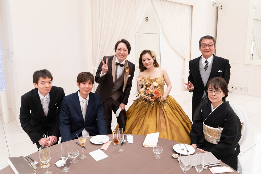 華やかな結婚式のポイントはテーマカラーを徹底した空間作り♡