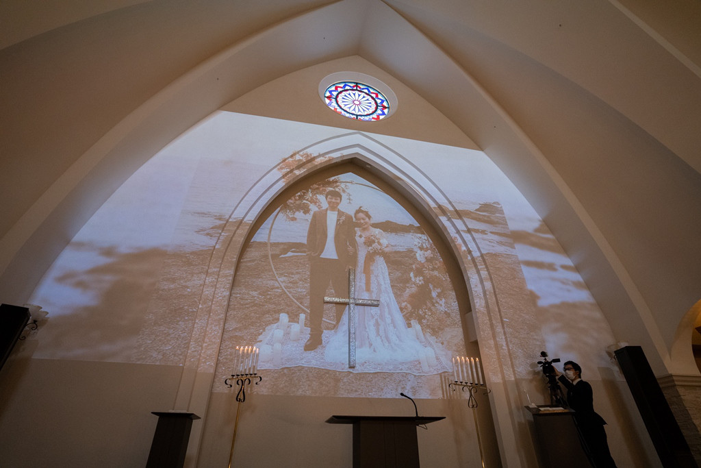 華やかな結婚式のポイントはテーマカラーを徹底した空間作り♡