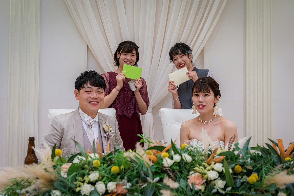 新郎からのサプライズに感激！
家族の絆や友情に包まれたファミリー婚