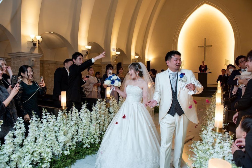 ♡青をテーマに、大切な人たちに
見守られながらおふたりらしいウェディング♡